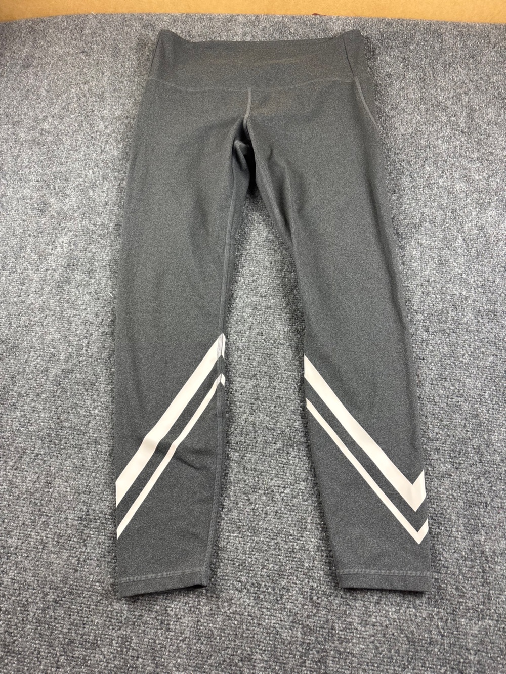 TORY BURCH Tory Sport Women’s Grey/White Chevron Leggings size: Large